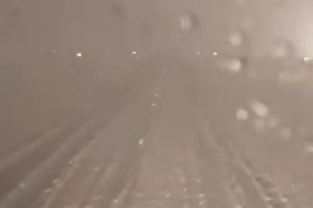 博鱼电竞官网-暴雪来袭皇马却强行出征 西乙球员竟在高速上推车