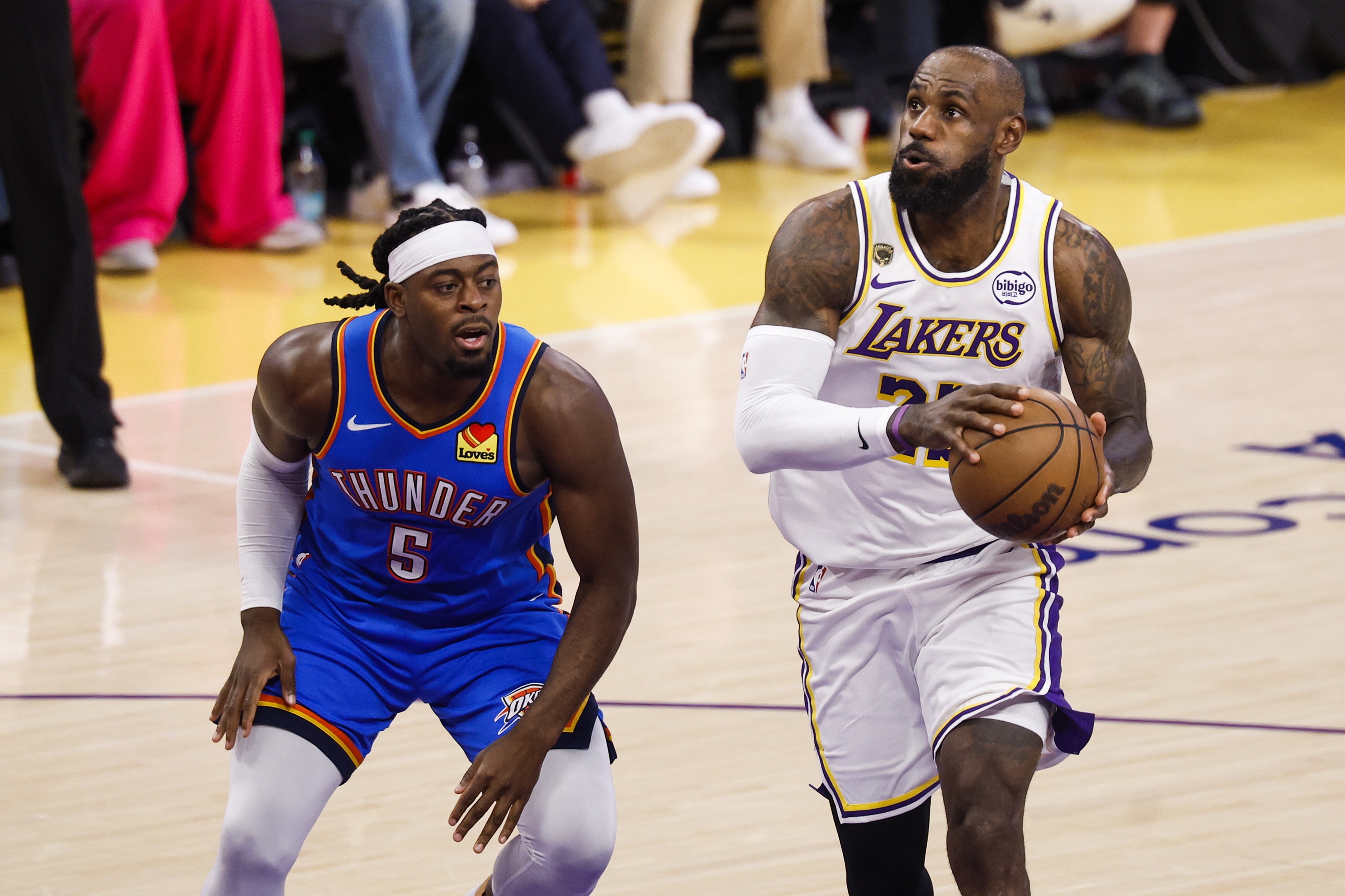 博鱼电竞官网-名嘴：詹姆斯或去勇士但没法夺冠 加盟尼克斯并夺冠是最佳选择